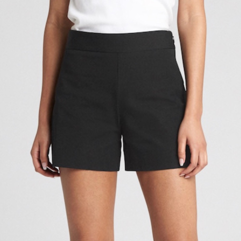NWT High Rise 4" Clean Shorts